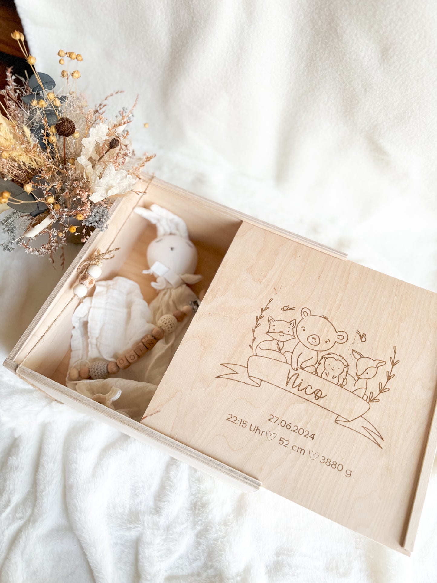 Personalisierte Erinnerungskiste aus Holz mit Waldtier-Motiv – Geschenkkiste zur Geburt