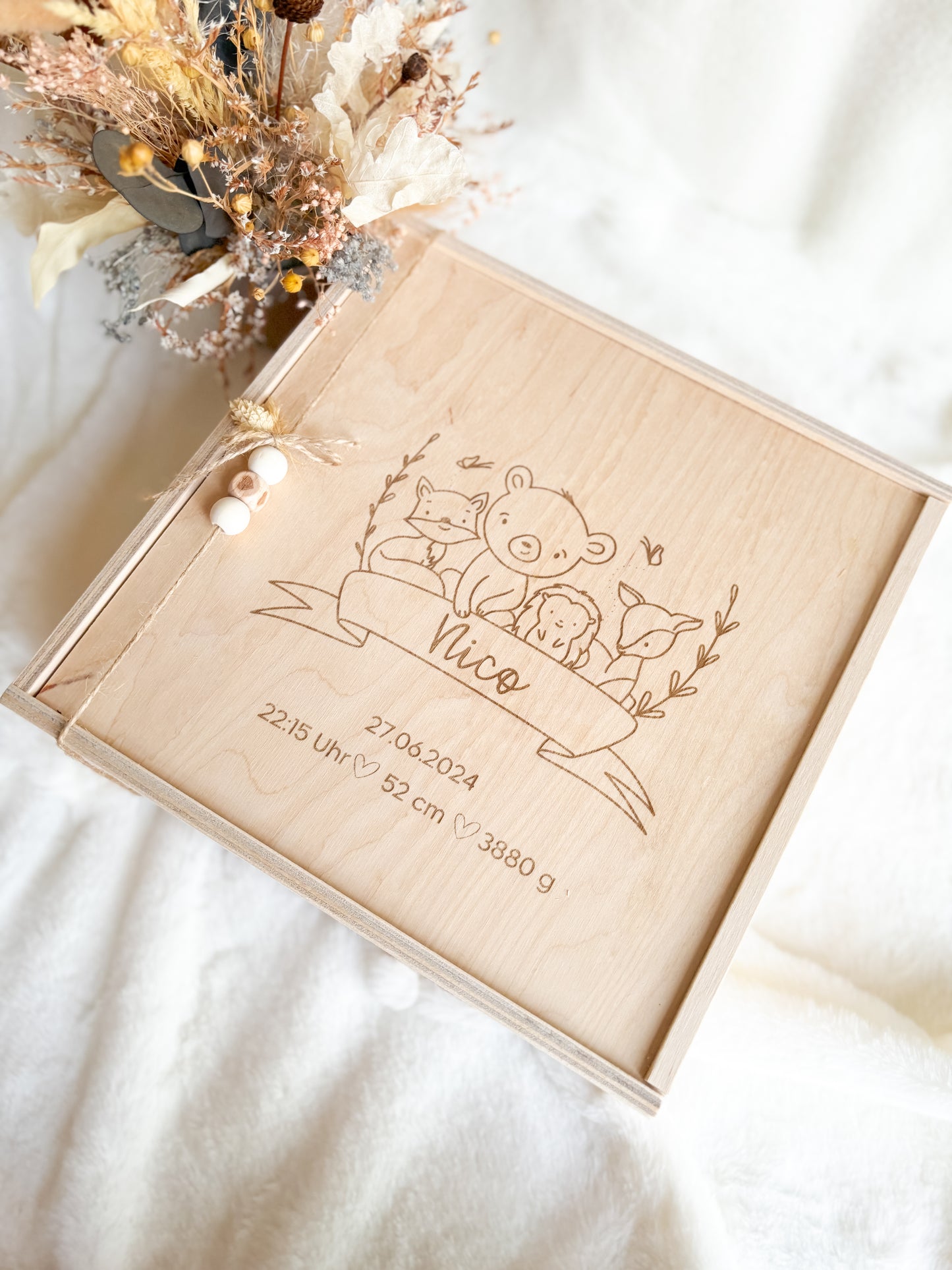 Personalisierte Erinnerungskiste aus Holz mit Waldtier-Motiv – Geschenkkiste zur Geburt