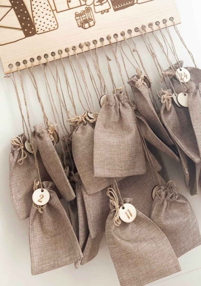 Personalisierter Adventkalender zum Befüllen aus Holz: Nachhaltige Vorweihnachtsfreude