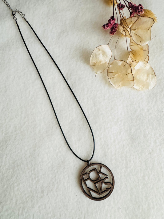 Statement Kette aus Walnussholz – „FCK NZS“