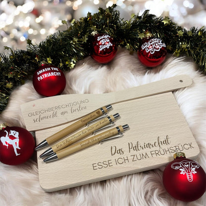Feministische Weihnachtskugeln
