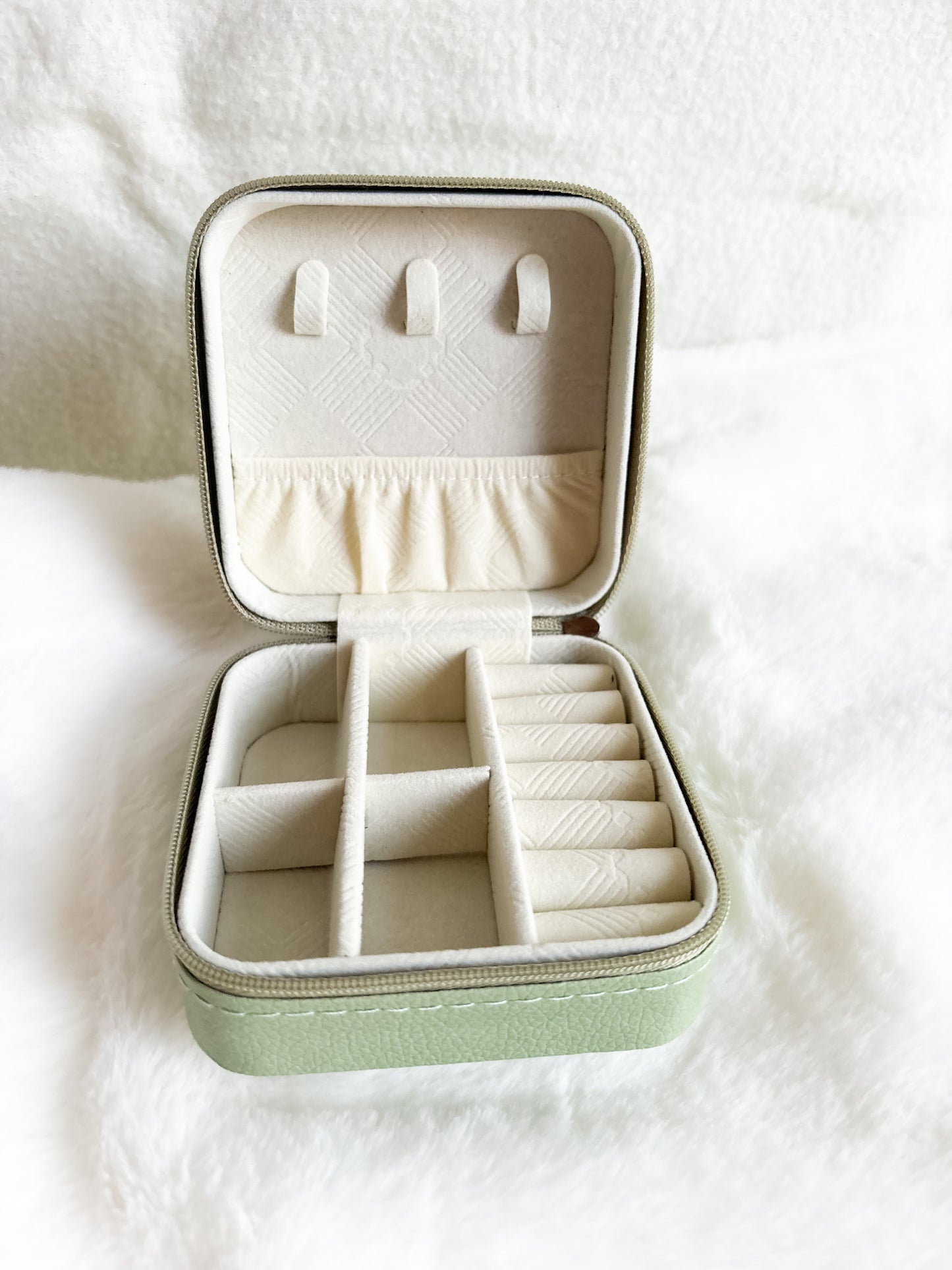 Personalisierte Schmuckbox in Reisegröße – Schmuckschatulle mit Namen